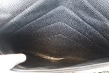 将图片加载到图库查看器，CHANEL/香奈儿 V线 链条包 荔枝皮 Black/Gold hadware(黑色/金色金属) 肩背包 800030196
