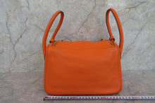 將圖片載入圖庫檢視器 HERMES／エルメス リンディ26 トリヨンクレマンス オレンジ □M刻印 ショルダーバッグ 700060071
