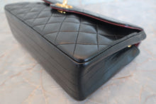 Load image into Gallery viewer, CHANEL Matelasse chain shoulder bag Lambskin Black/Gold hadware Shoulder bag 600080145
