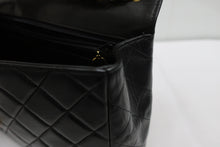 Load image into Gallery viewer, CHANEL Medium Matelasse single flap chain shoulder bag Lambskin Black/Gold hadware Shoulder bag 600050220
