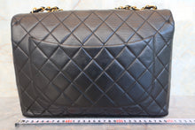 Load image into Gallery viewer, CHANEL Medium Matelasse single flap chain shoulder bag Lambskin Black/Gold hadware Shoulder bag 700100113
