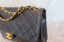 Load image into Gallery viewer, CHANEL Medium Matelasse single flap chain shoulder bag Lambskin Black/Gold hadware Shoulder bag 700100113
