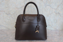 Load image into Gallery viewer, HERMES／BOLIDE 31 Box carf leather Chocolat 〇Z Engraving Hand bag 800020100
