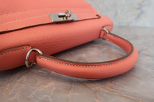 Load image into Gallery viewer, HERMES KELLY 28 Clemence leather Crevette □Q Engraving Shoulder bag 600090199
