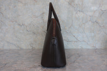 Load image into Gallery viewer, HERMES／BOLIDE 31 Box carf leather Chocolat 〇Z Engraving Hand bag 800020100
