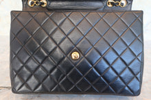Load image into Gallery viewer, CHANEL Medium Matelasse single flap chain shoulder bag Lambskin Black/Gold hadware Shoulder bag 700100113
