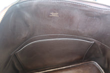 Load image into Gallery viewer, HERMES／BOLIDE 31 Box carf leather Chocolat 〇Z Engraving Hand bag 800020100
