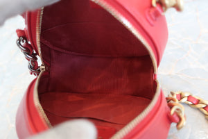 CHANEL Matelasse CHANEL19 round chain shoulder bag Lambskin Red/Gold Hadware/Silver hadware Shoulder bag 600030146
