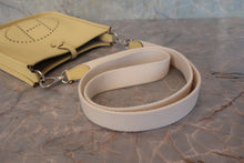 将图片加载到图库查看器，HERMES EVELYNE TPM Clemence leather Jaune poussin A刻印 Shoulder bag 800090207
