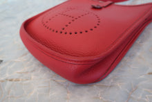 画像をギャラリービューアに読み込む, HERMES／エルメス エブリンTPM トリヨンクレマンス ルージュガランス □O刻印 ショルダーバッグ 700100142
