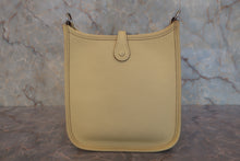 将图片加载到图库查看器，HERMES EVELYNE TPM Clemence leather Jaune poussin A刻印 Shoulder bag 800090207
