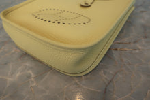 将图片加载到图库查看器，HERMES EVELYNE TPM Clemence leather Jaune poussin A刻印 Shoulder bag 800090207
