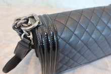 画像をギャラリービューアに読み込む, CHANEL/シャネル ボーイシャネルチェーンショルダーバッグ ソフトキャビアスキン/パテント ブラック/シルバー金具 ショルダーバッグ 800030193
