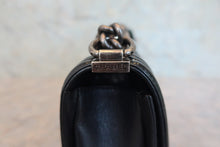 画像をギャラリービューアに読み込む, CHANEL/シャネル ボーイシャネルチェーンショルダーバッグ ソフトキャビアスキン/パテント ブラック/シルバー金具 ショルダーバッグ 800030193
