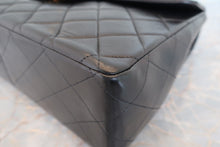 Load image into Gallery viewer, CHANEL Medium Matelasse Single flap chain shoulder bag Lambskin Black/Gold hadware Shoulder bag 700030142
