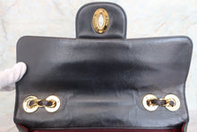 Load image into Gallery viewer, CHANEL Medium Matelasse Single flap chain shoulder bag Lambskin Black/Gold hadware Shoulder bag 700030142
