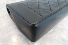 Load image into Gallery viewer, CHANEL  Diana matelasse chain shoulder bag Lambskin Black/Gold hadware Shoulder bag 700060111
