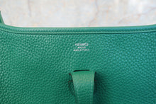 画像をギャラリービューアに読み込む, HERMES／エルメス エブリン3ＰＭ トリヨンクレマンス ヴェールヴェルティゴ C刻印 ショルダーバッグ 700100106
