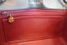 Load image into Gallery viewer, CHANEL Diana matelasse chain shoulder bag Lambskin Black/Gold hadware Shoulder bag 600080068
