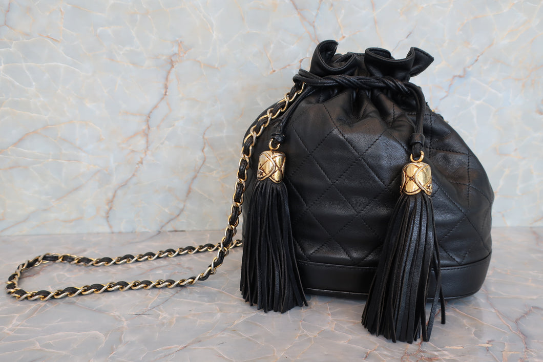 CHANEL Matelasse drawstring chain shoulder bag Lambskin Black/Gold hadware Shoulder bag 600120216