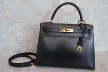 Load image into Gallery viewer, HERMES KELLY 28 Box carf leather Black 〇V Engraving  Shoulder bag 600120317
