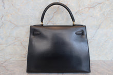 Load image into Gallery viewer, HERMES KELLY 28 Box carf leather Black 〇V Engraving  Shoulder bag 600120317
