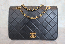 Load image into Gallery viewer, CHANEL Matelasse Full flap chain shoulder bag Lambskin Black/Gold hadware Shoulder bag 800060199

