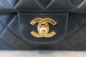 CHANEL Matelasse double flap double chain shoulder bag Lambskin Navy/Gold hadware Shoulder bag 600040145