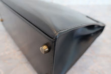 Load image into Gallery viewer, HERMES KELLY 28 Box carf leather Black 〇V Engraving  Shoulder bag 600120317
