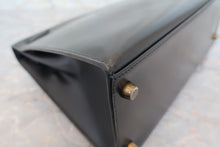 Load image into Gallery viewer, HERMES KELLY 28 Box carf leather Black 〇V Engraving  Shoulder bag 600120317
