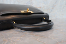 Load image into Gallery viewer, HERMES KELLY 28 Box carf leather Black 〇V Engraving  Shoulder bag 600120317
