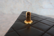 Load image into Gallery viewer, CHANEL Matelasse Full flap chain shoulder bag Lambskin Black/Gold hadware Shoulder bag 800060199
