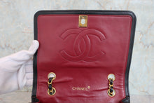 Load image into Gallery viewer, CHANEL Matelasse Full flap chain shoulder bag Lambskin Black/Gold hadware Shoulder bag 800060199
