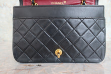 Load image into Gallery viewer, CHANEL Matelasse Full flap chain shoulder bag Lambskin Black/Gold hadware Shoulder bag 800060199
