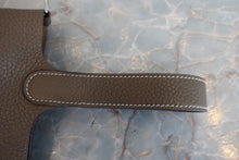Load image into Gallery viewer, HERMES PICOTIN LOCK PM Clemence leather Etoupe gray □Q Engraving Hand bag 700120019
