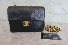 Load image into Gallery viewer, CHANEL Mini Matelasse single flap chain shoulder bag Lambskin Black/Gold hadware Shoulder bag 800070016
