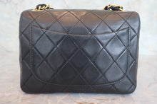 Load image into Gallery viewer, CHANEL Mini Matelasse single flap chain shoulder bag Lambskin Black/Gold hadware Shoulder bag 800070016
