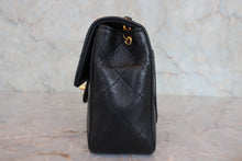 Load image into Gallery viewer, CHANEL Mini Matelasse single flap chain shoulder bag Lambskin Black/Gold hadware Shoulder bag 800070016
