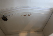 画像をギャラリービューアに読み込む, CHANEL/シャネル ココマークショルダーバッグ キャビアスキン ホワイト ショルダーバッグ 700090065
