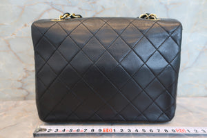 CHANEL Mini Matelasse single flap chain shoulder bag Lambskin Black/Gold hadware Shoulder bag 700090100