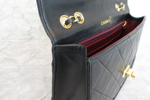 Load image into Gallery viewer, CHANEL 2.55 Matelasse chain shoulder bag Lambskin Black/Gold hadware Shoulder bag 700060129
