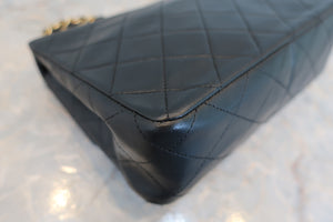 CHANEL Mini Matelasse single flap chain shoulder bag Lambskin Black/Gold hadware Shoulder bag 700090100