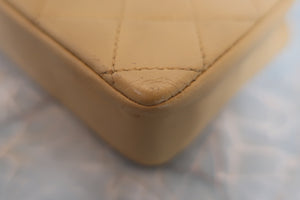 CHANEL Mini Matelasse By color chain shoulder bag Lambskin Beige/Black/Gold hadware Shoulder bag 600040123