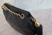 画像をギャラリービューアに読み込む, CHANEL/シャネル ココマークフリンジチェーンショルダーバッグ ラムスキン ブラック/ゴールド金具 ショルダーバッグ 800010014

