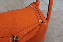 将图片加载到图库查看器，HERMES LINDY 30 Clemence leather Orange X刻印 Shoulder bag 800050097
