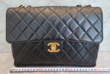 Load image into Gallery viewer, CHANEL Medium Matelasse single flap chain shoulder bag Lambskin Black/Gold hadware Shoulder bag 700090126
