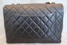 Load image into Gallery viewer, CHANEL Medium Matelasse single flap chain shoulder bag Lambskin Black/Gold hadware Shoulder bag 700090126
