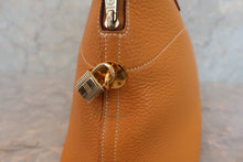 Load image into Gallery viewer, HERMES BOLIDE 35 Fjord leather Natural sable 〇W Engraving Hand bag 600050198
