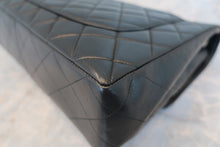 Load image into Gallery viewer, CHANEL Medium Matelasse single flap chain shoulder bag Lambskin Black/Gold hadware Shoulder bag 700090126
