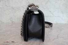 画像をギャラリービューアに読み込む, CHANEL/シャネル ボーイシャネルチェーンショルダーバッグ キャビアスキン ブラック/シルバー金具 ショルダーバッグ 800080038
